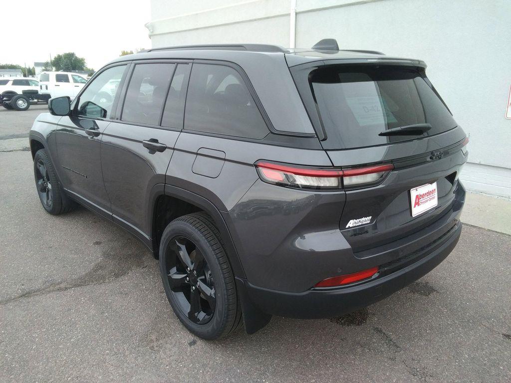 new 2025 Jeep Grand Cherokee car, priced at $46,477