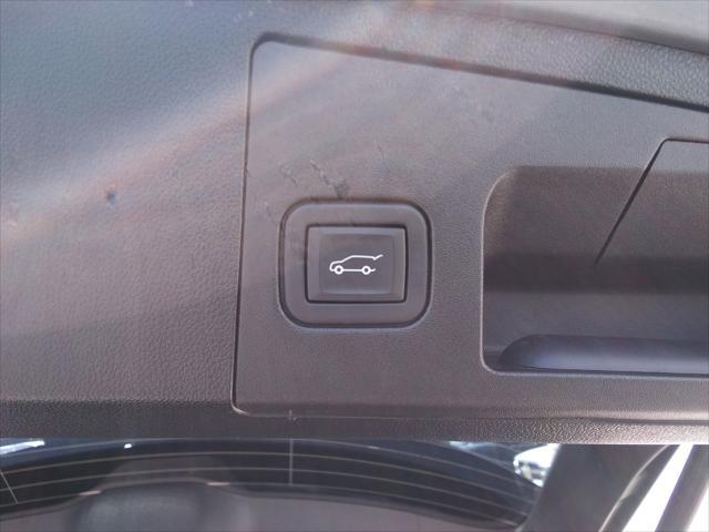 used 2023 Cadillac XT4 car, priced at $28,975