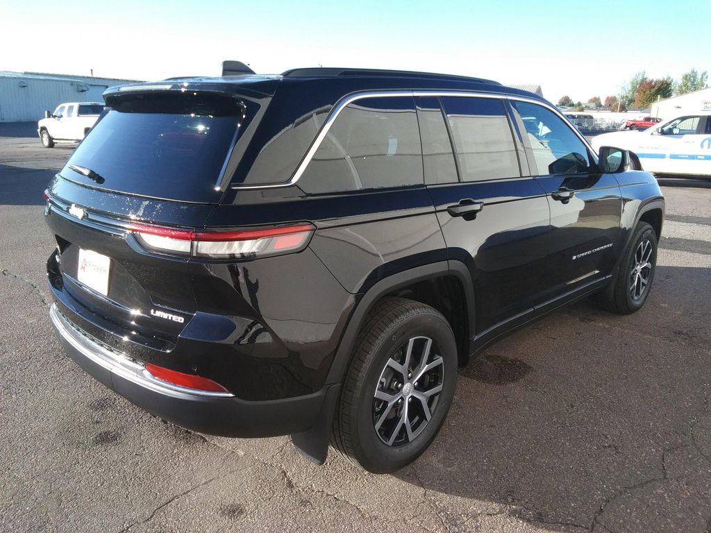 new 2025 Jeep Grand Cherokee car, priced at $43,977