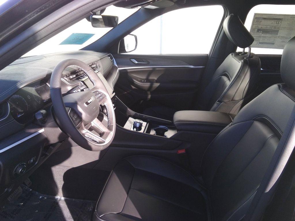 new 2025 Jeep Grand Cherokee car, priced at $43,977