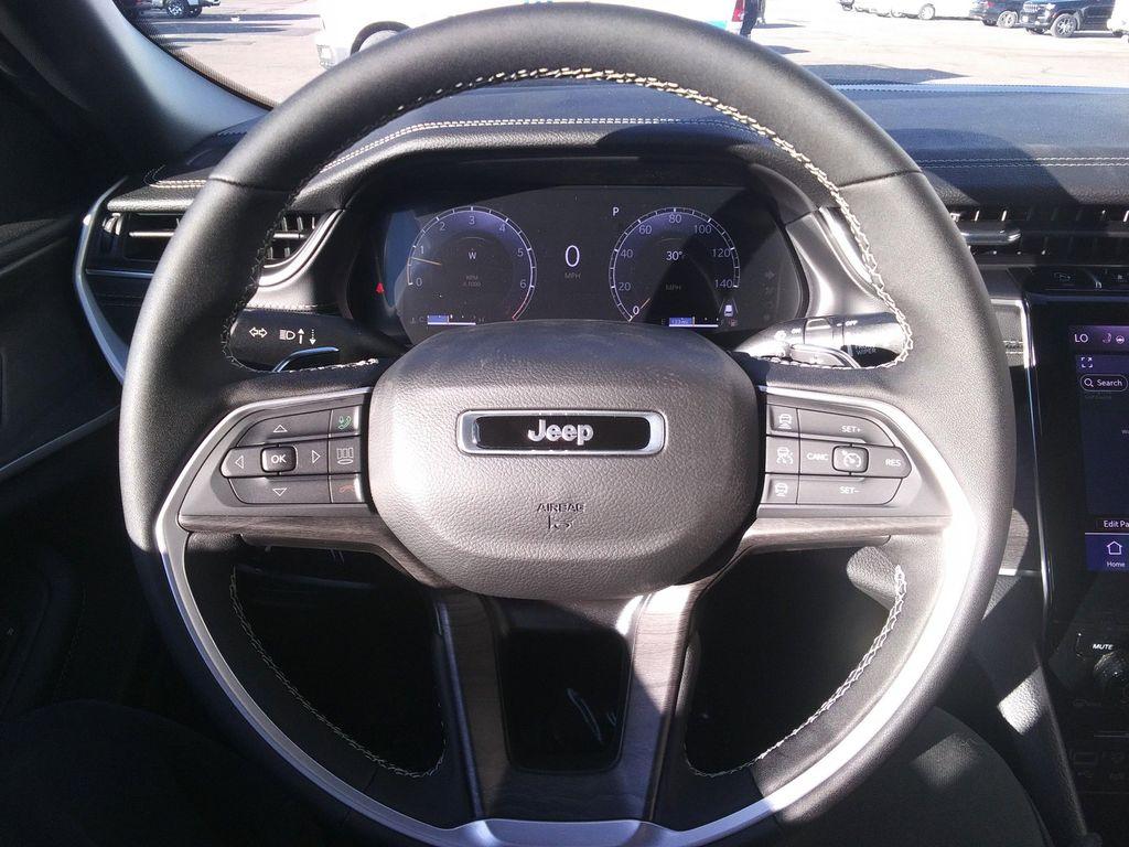 new 2025 Jeep Grand Cherokee car, priced at $43,977