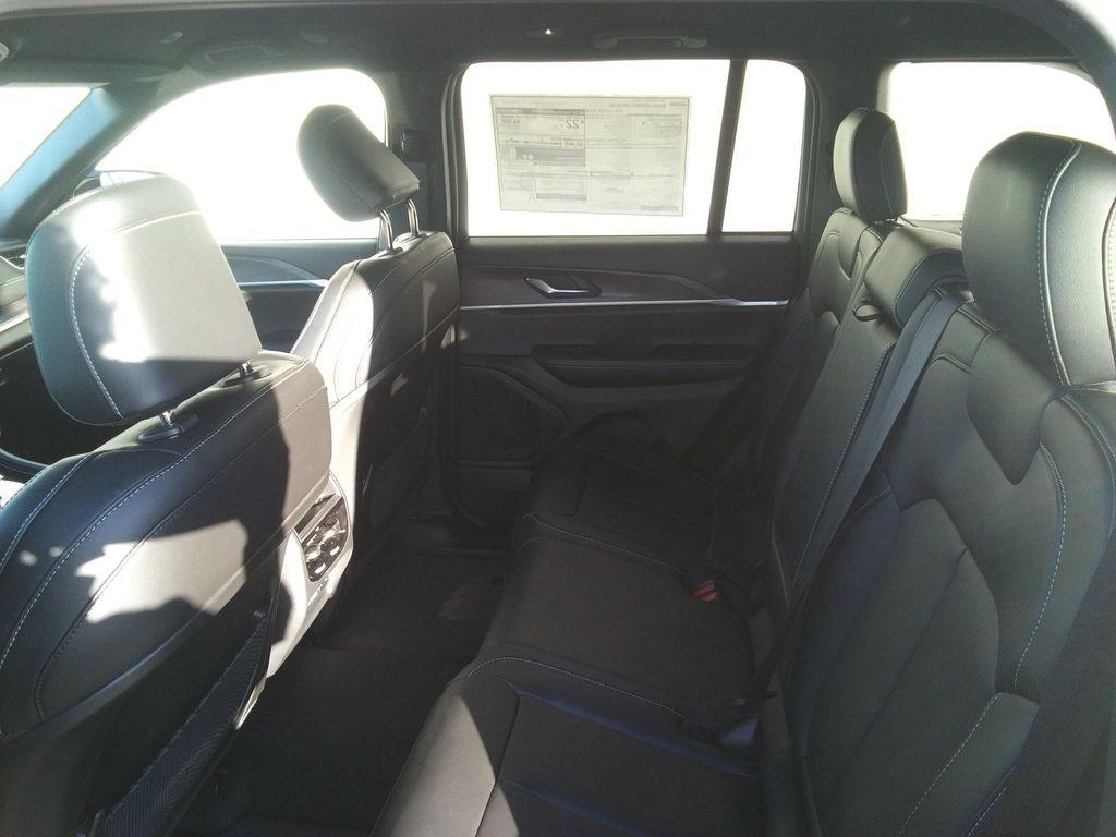 new 2025 Jeep Grand Cherokee car, priced at $43,977