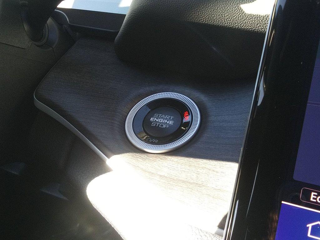 new 2025 Jeep Grand Cherokee car, priced at $43,977