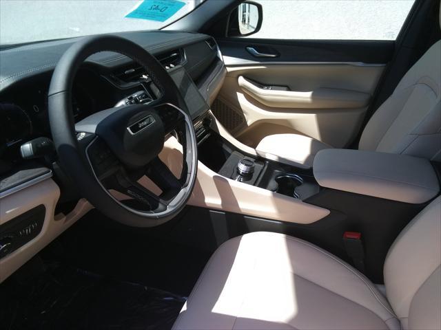 new 2025 Jeep Grand Cherokee car, priced at $43,977
