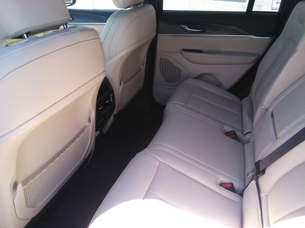 new 2025 Jeep Grand Cherokee car, priced at $44,977