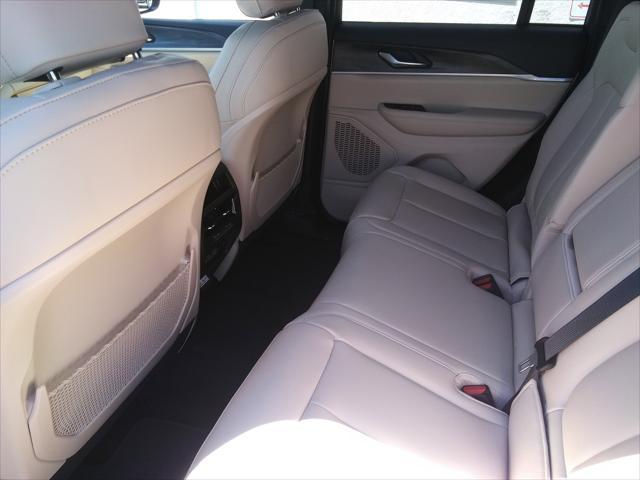 new 2025 Jeep Grand Cherokee car, priced at $43,977