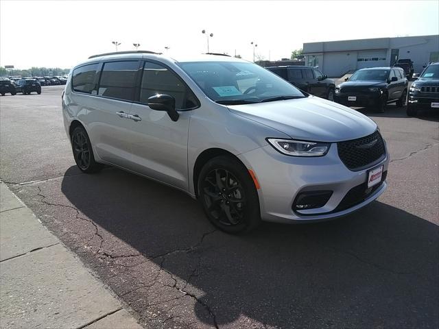 new 2024 Chrysler Pacifica car, priced at $42,977