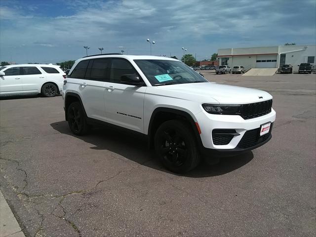 new 2024 Jeep Grand Cherokee car, priced at $43,977