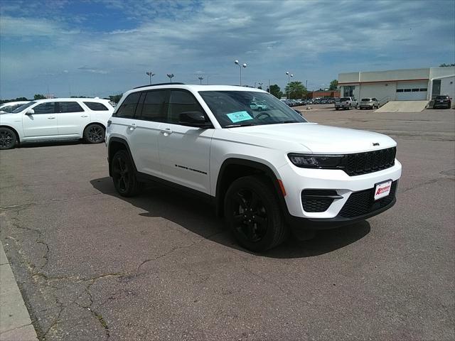 new 2024 Jeep Grand Cherokee car, priced at $43,977