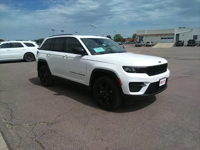 new 2024 Jeep Grand Cherokee car, priced at $43,977