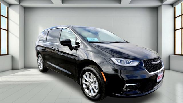 new 2025 Chrysler Pacifica car, priced at $46,977