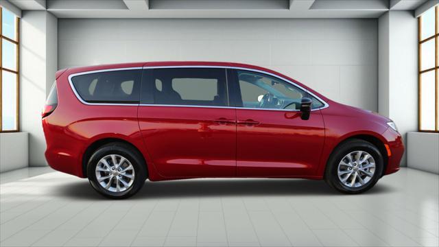 new 2024 Chrysler Pacifica car, priced at $41,877