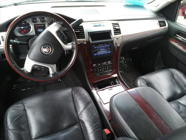 used 2011 Cadillac Escalade ESV car, priced at $7,999