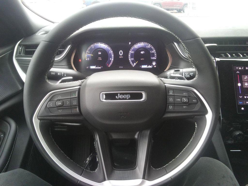 new 2025 Jeep Grand Cherokee car, priced at $41,977