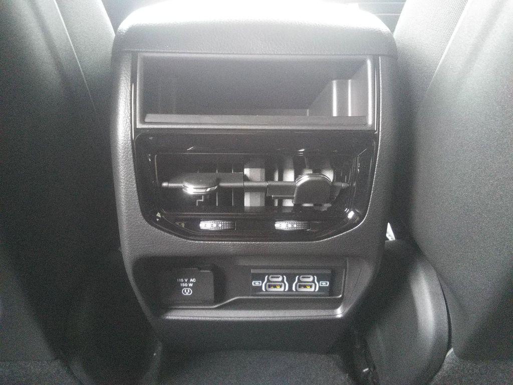 new 2025 Jeep Grand Cherokee car, priced at $41,977