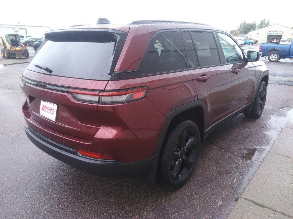 new 2025 Jeep Grand Cherokee car, priced at $41,977