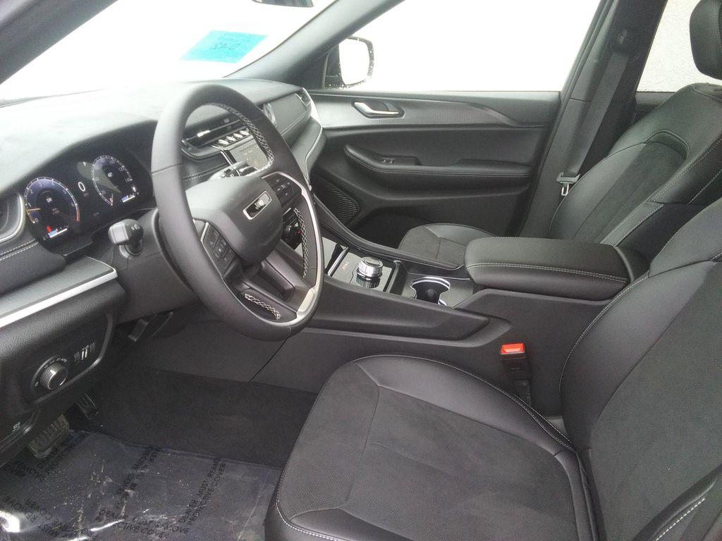new 2025 Jeep Grand Cherokee car, priced at $41,977
