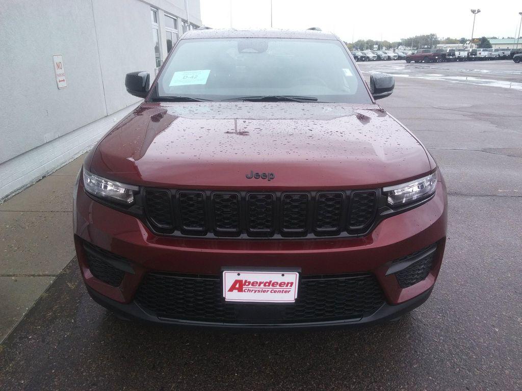 new 2025 Jeep Grand Cherokee car, priced at $41,977