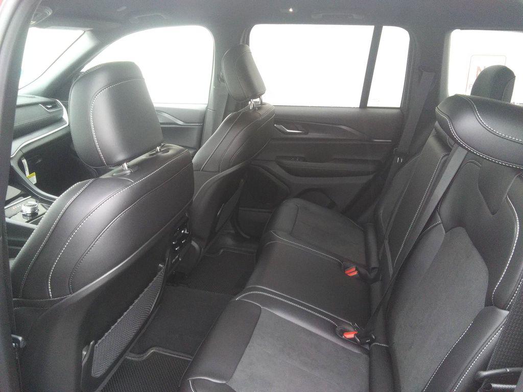 new 2025 Jeep Grand Cherokee car, priced at $41,977