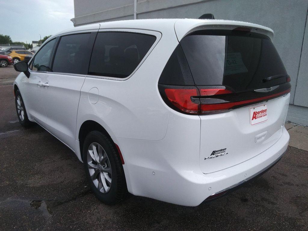new 2025 Chrysler Pacifica car, priced at $44,977