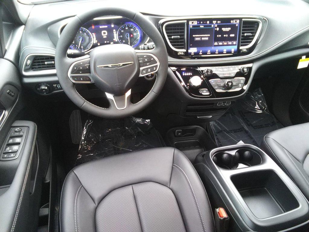new 2025 Chrysler Pacifica car, priced at $44,977