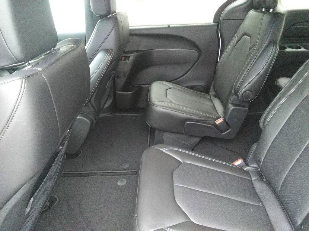 new 2025 Chrysler Pacifica car, priced at $44,977