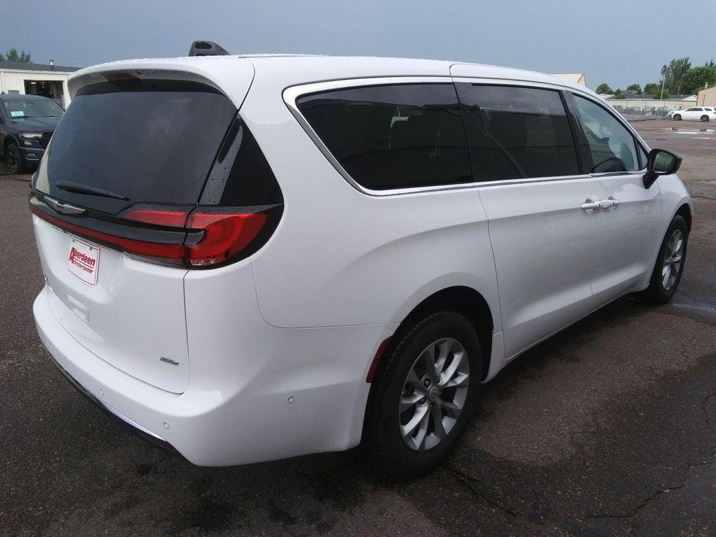 new 2025 Chrysler Pacifica car, priced at $44,977