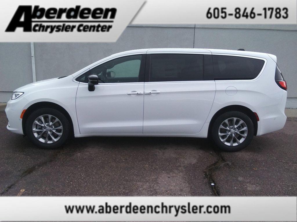 new 2025 Chrysler Pacifica car, priced at $44,977