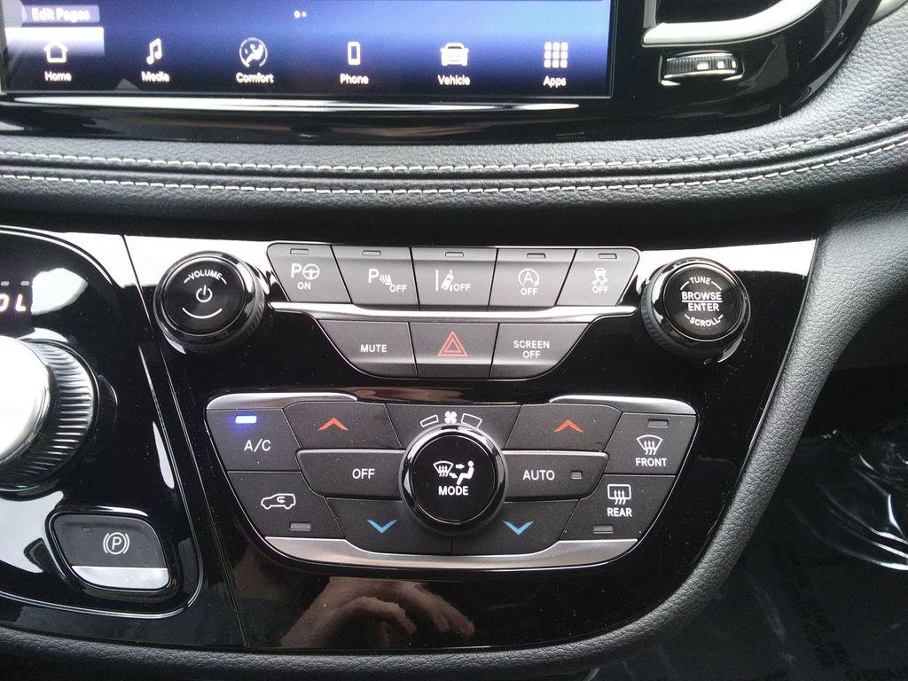 new 2025 Chrysler Pacifica car, priced at $44,977
