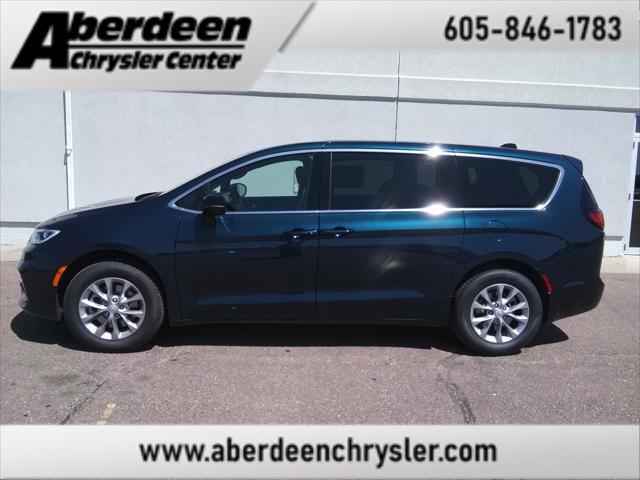 new 2025 Chrysler Pacifica car, priced at $46,477
