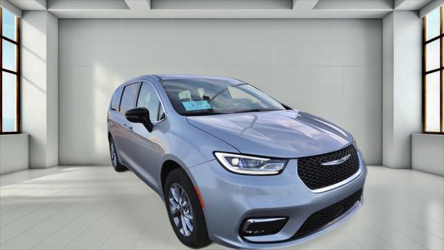 new 2024 Chrysler Pacifica car, priced at $43,977