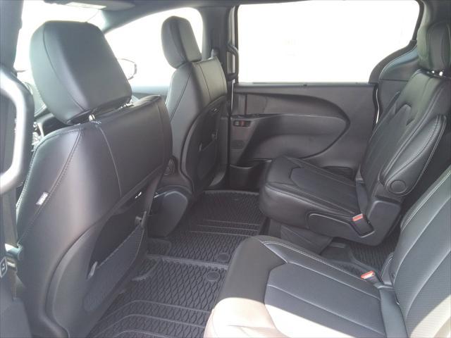 new 2025 Chrysler Pacifica car, priced at $45,977