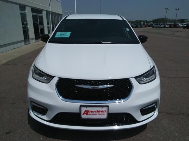 new 2025 Chrysler Pacifica car, priced at $45,977
