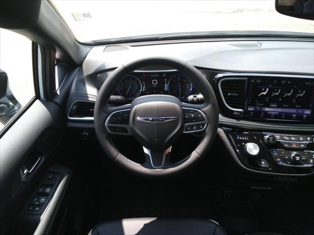 new 2025 Chrysler Pacifica car, priced at $45,977
