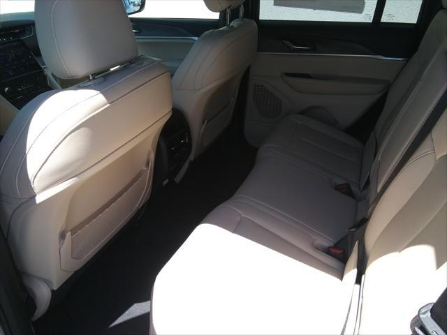 new 2025 Jeep Grand Cherokee car, priced at $43,977