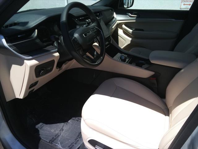 new 2025 Jeep Grand Cherokee car, priced at $43,977