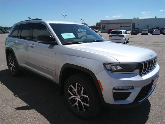 new 2025 Jeep Grand Cherokee car, priced at $43,977