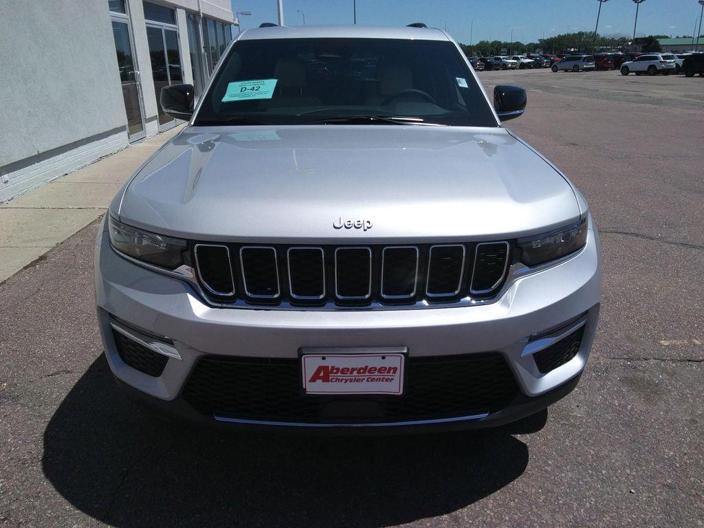 new 2025 Jeep Grand Cherokee car, priced at $44,977