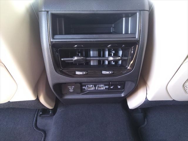new 2025 Jeep Grand Cherokee car, priced at $43,977