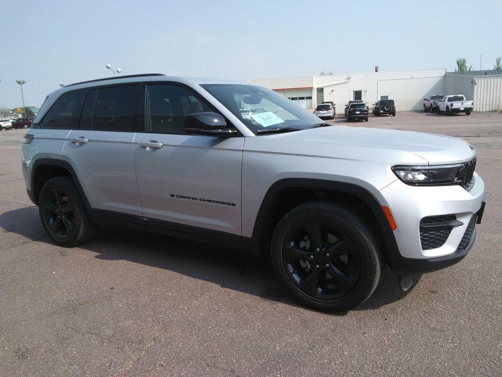 used 2023 Jeep Grand Cherokee car, priced at $32,450