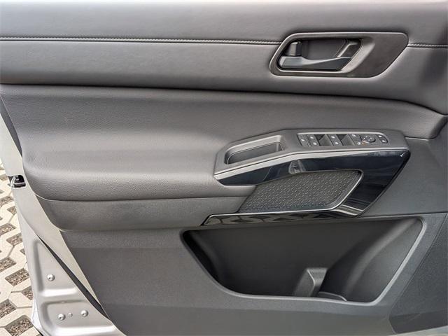 new 2025 Nissan Pathfinder car, priced at $40,475