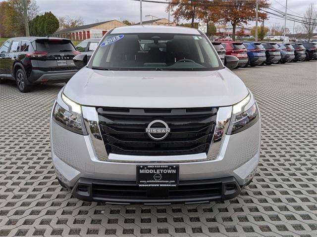 new 2025 Nissan Pathfinder car, priced at $40,475