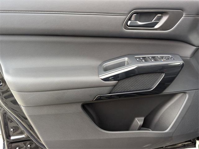 new 2025 Nissan Pathfinder car, priced at $40,475