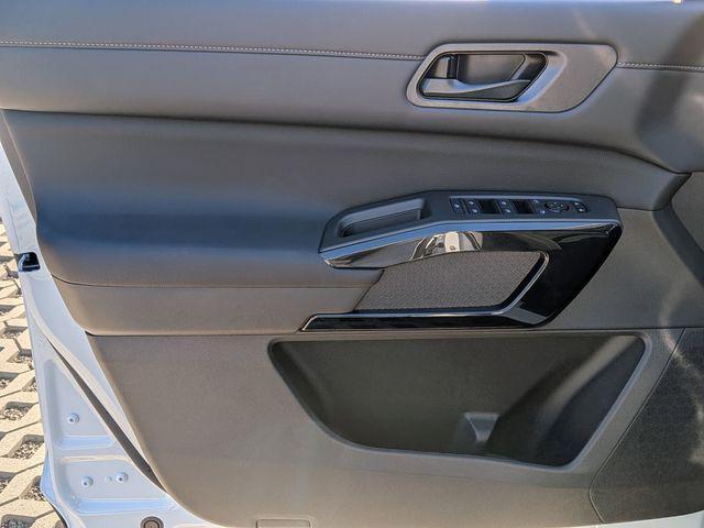 new 2025 Nissan Pathfinder car, priced at $44,005