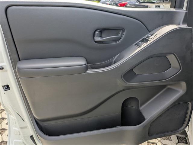new 2025 Nissan Frontier car