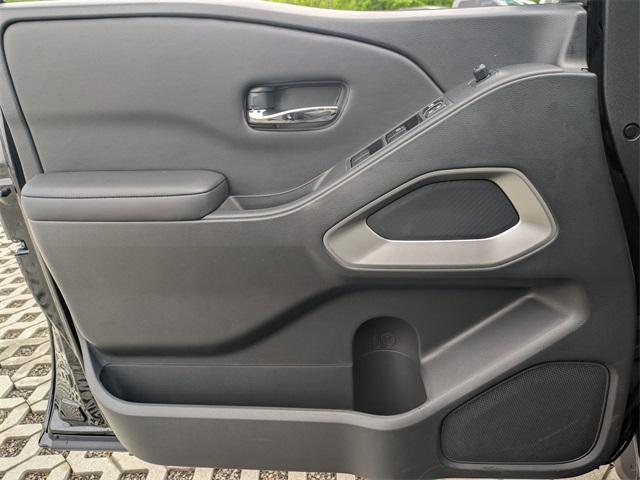 new 2025 Nissan Frontier car