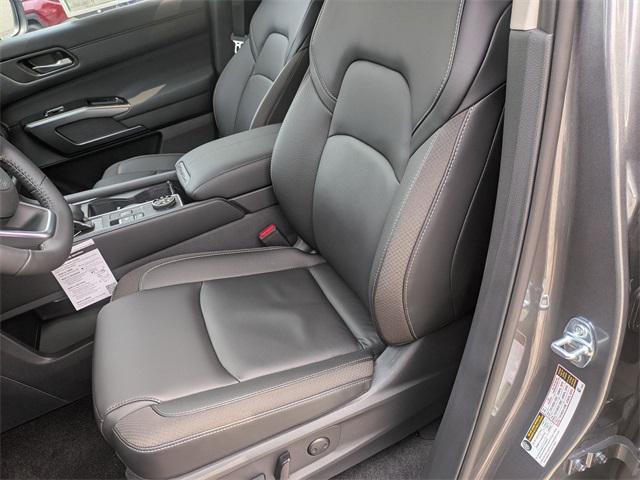 new 2025 Nissan Pathfinder car, priced at $49,925