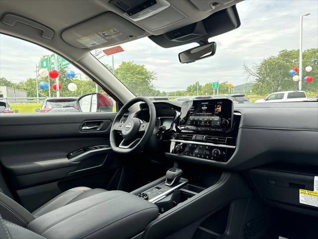 new 2024 Nissan Pathfinder car, priced at $45,585