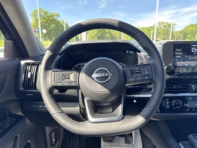 new 2025 Nissan Pathfinder car, priced at $49,555