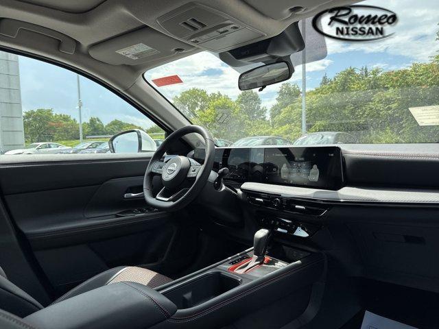 new 2025 Nissan Kicks car, priced at $32,081